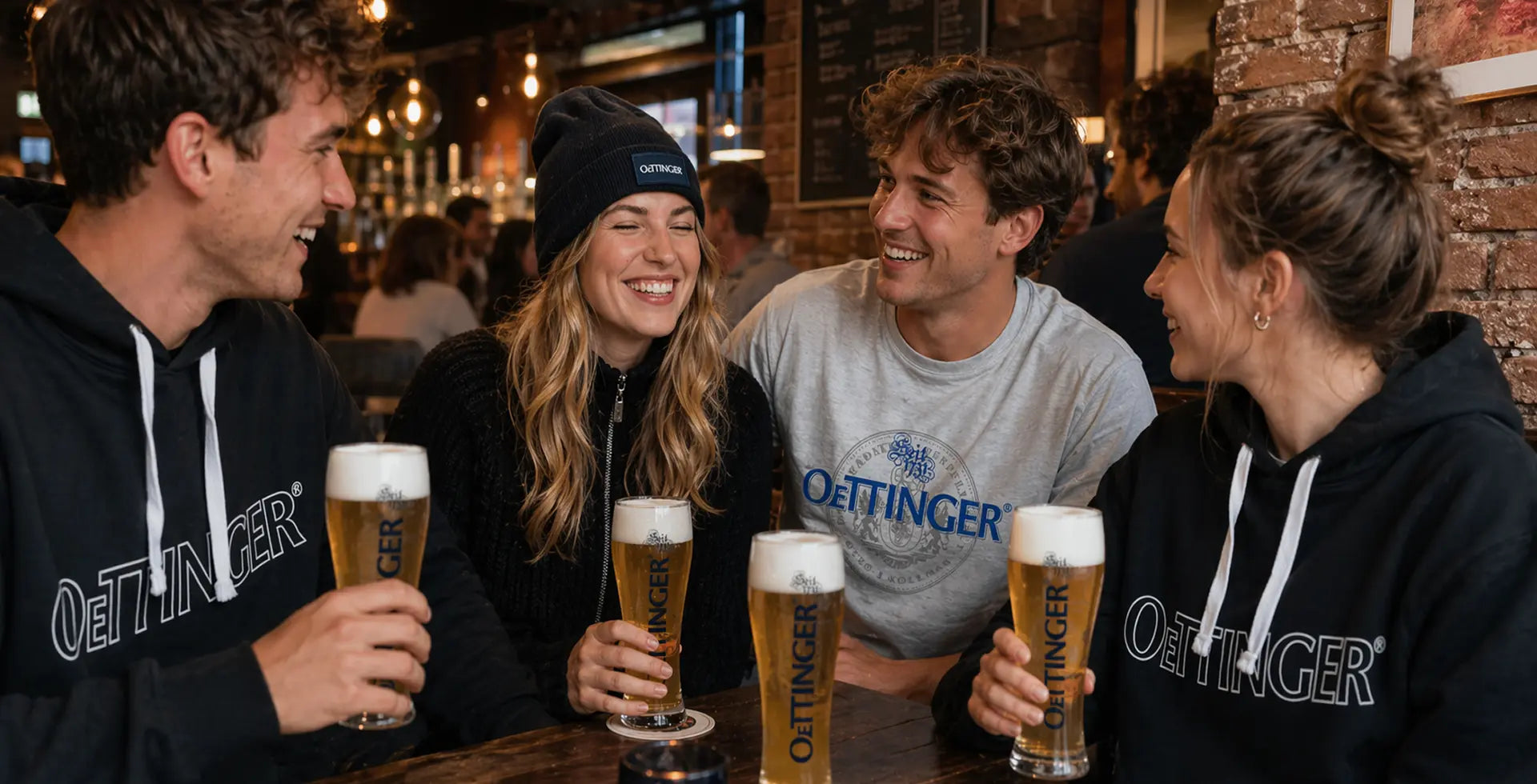 OeTTINGER Fans genießen gemeinsam Getränke